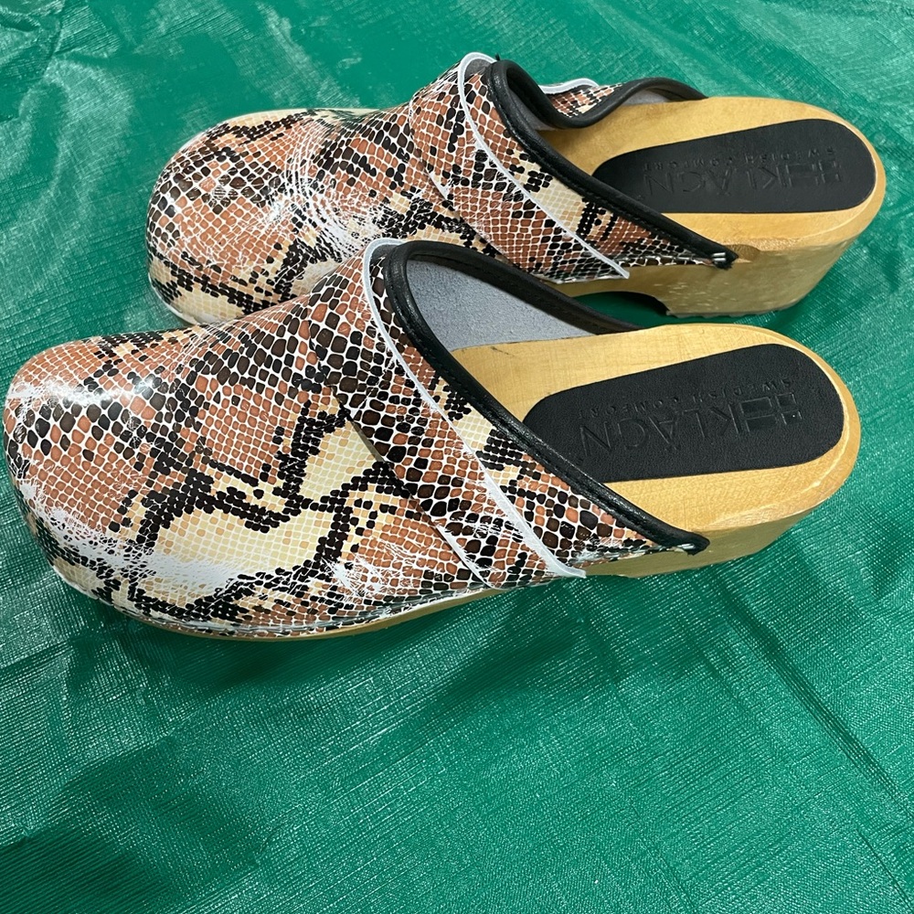 KLAGN Snakeskin Pattern Clogs. Size 8